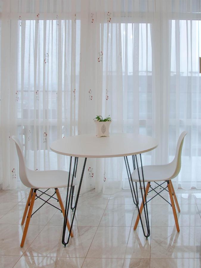 Apart Hotel Sweet Home Лвив Екстериор снимка